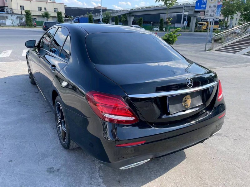 广州19年奔驰E8