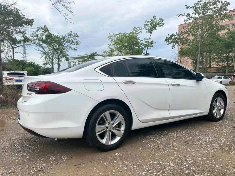 广州19年别克君威8