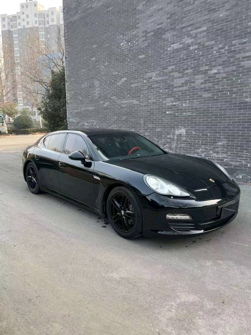 济宁11年保时捷帕拉梅拉2