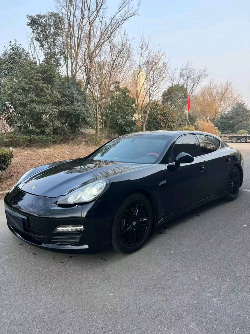 济宁11年保时捷帕拉梅拉3