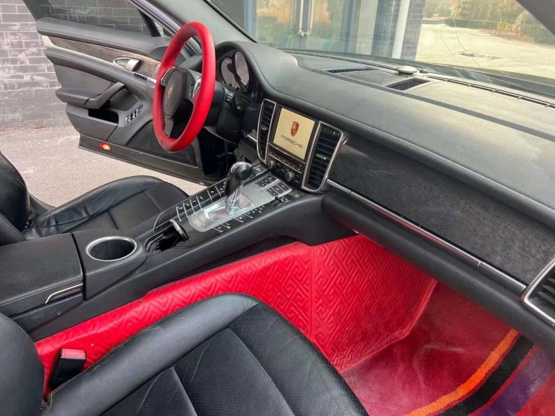 济宁11年保时捷帕拉梅拉5