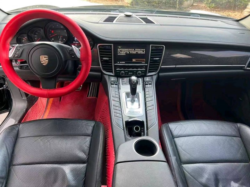济宁11年保时捷帕拉梅拉6