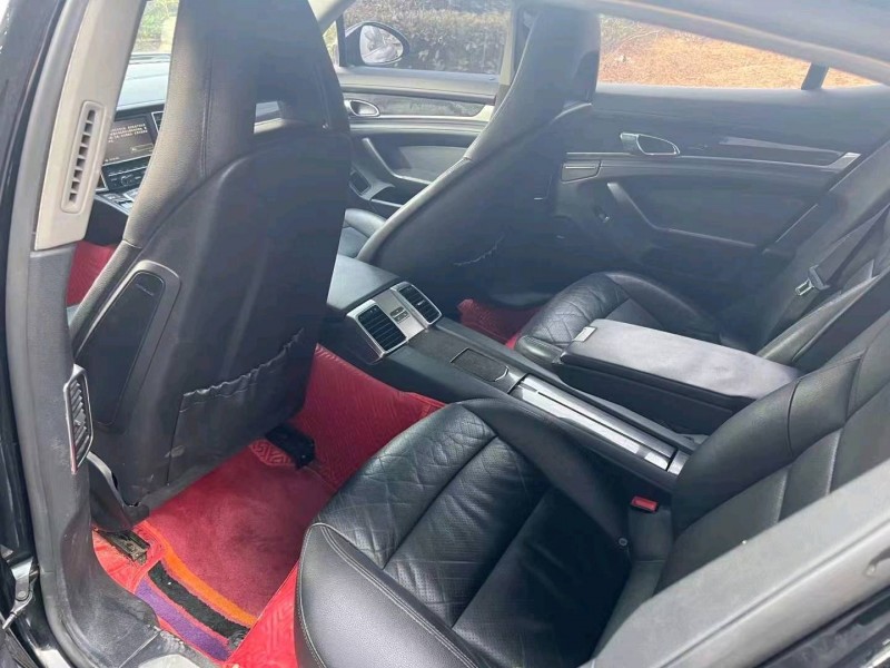 济宁11年保时捷帕拉梅拉7