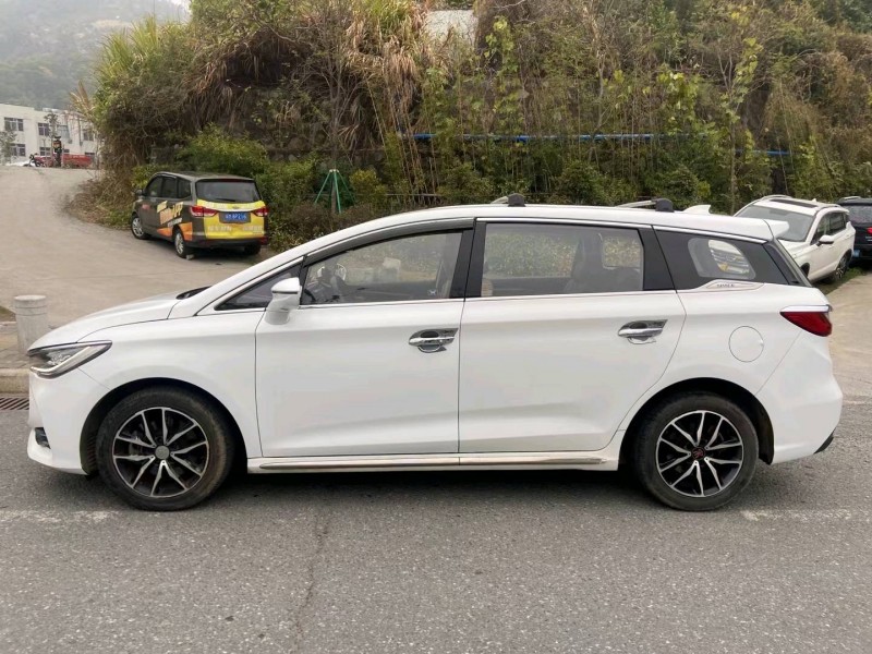 广州18年比亚迪宋4