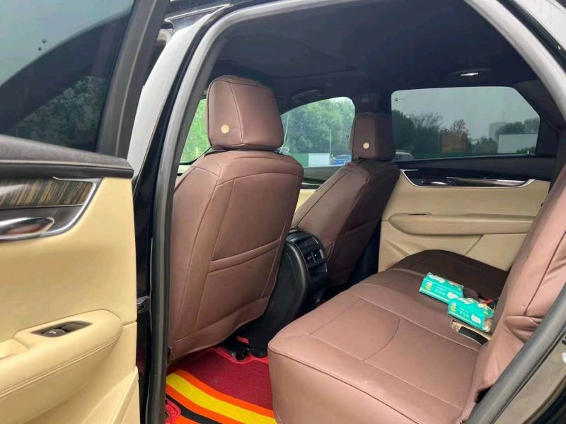 济宁17年凯迪拉克XT57