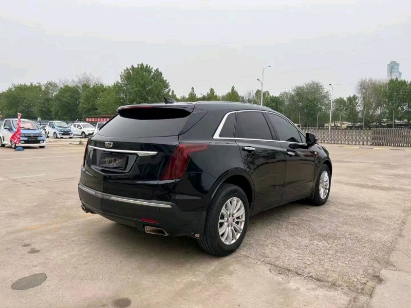 济宁17年凯迪拉克XT58