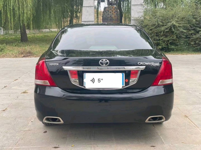 东营11年丰田皇冠5