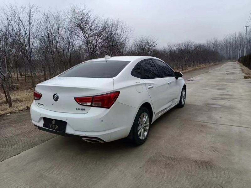 徐州18年别克威朗8