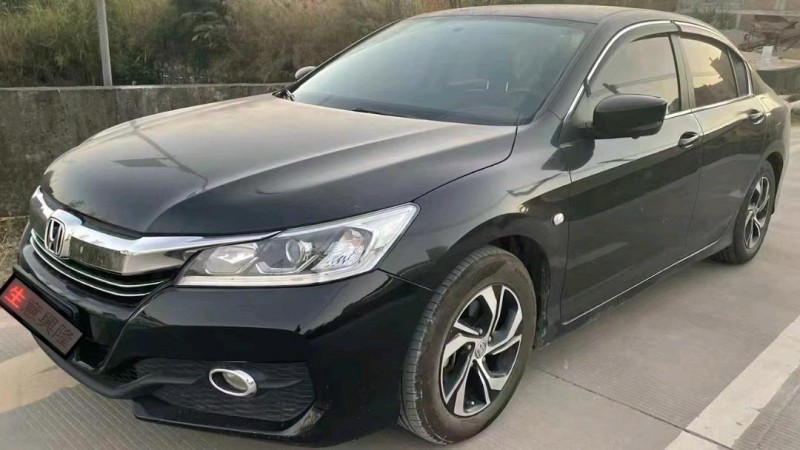 汕头17年本田雅阁2