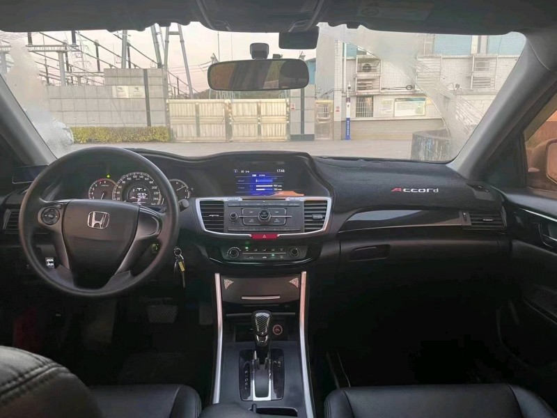 汕头17年本田雅阁6