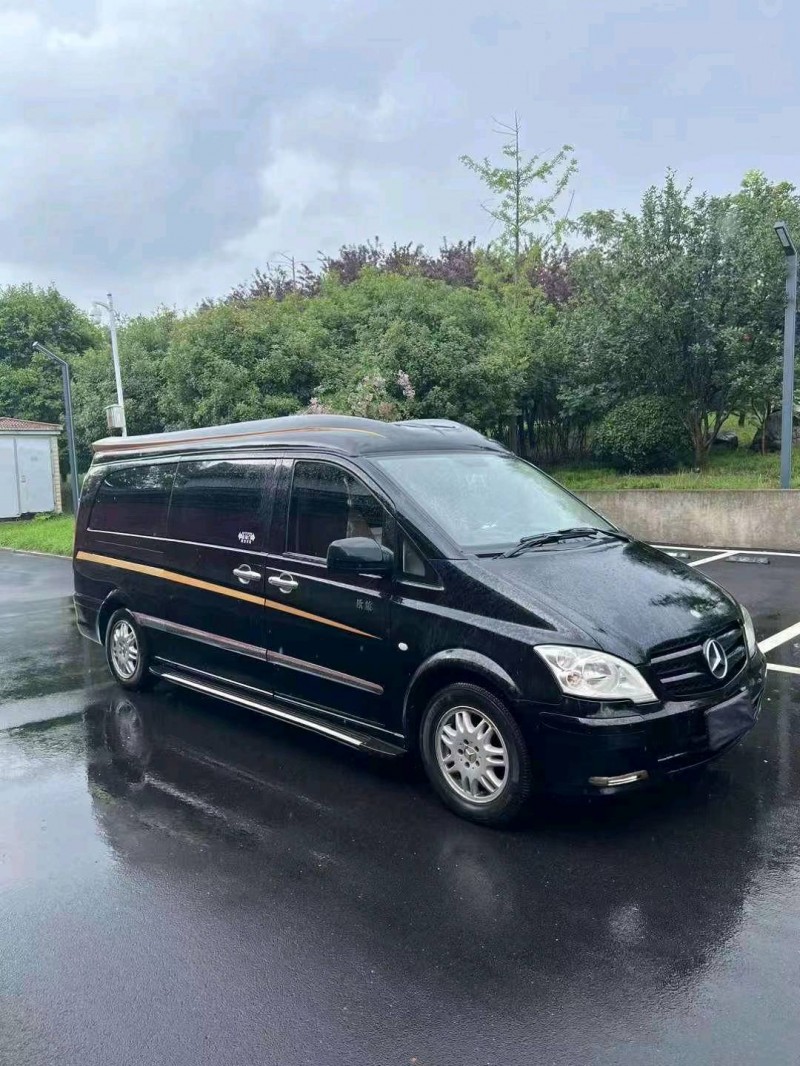 济宁13年奔驰威霆3