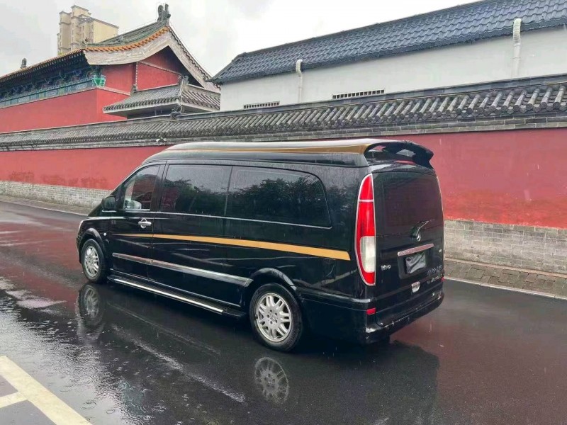 济宁13年奔驰威霆8