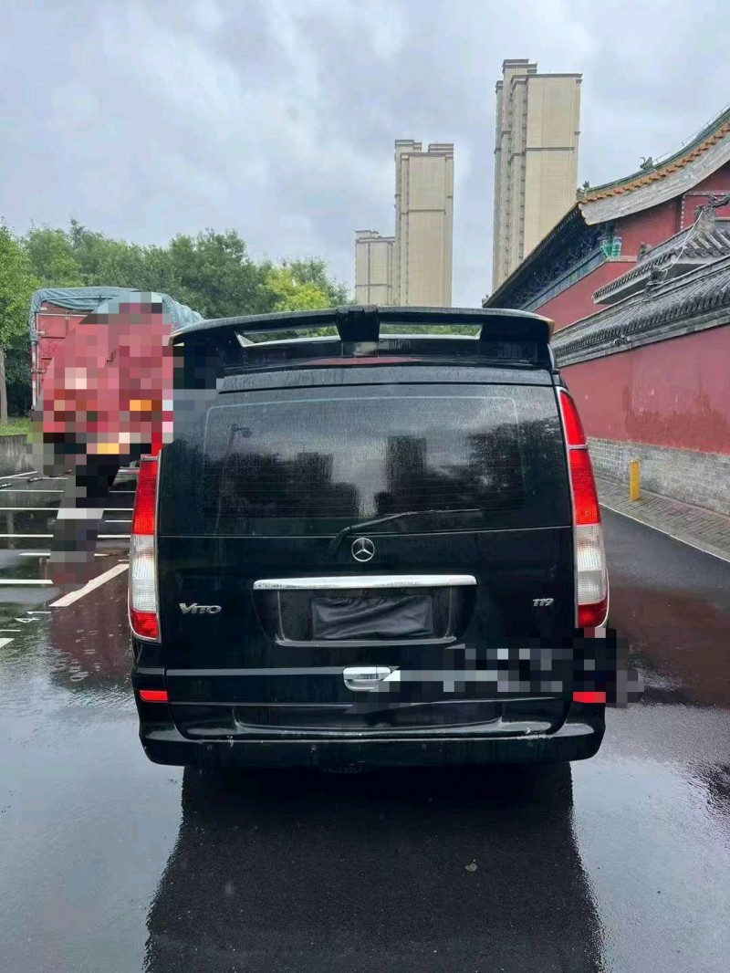 济宁13年奔驰威霆9