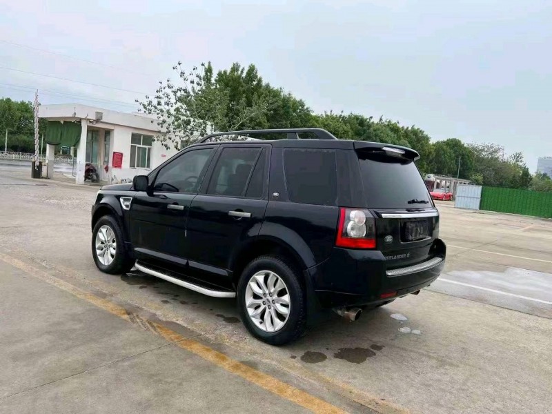 济宁12年路虎神行者8