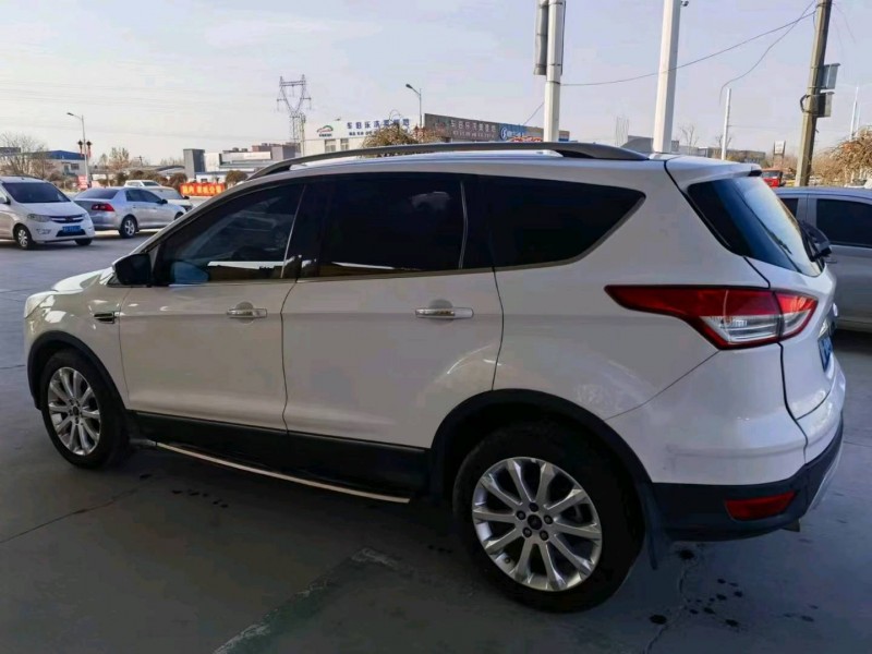 保定14年福特翼虎5