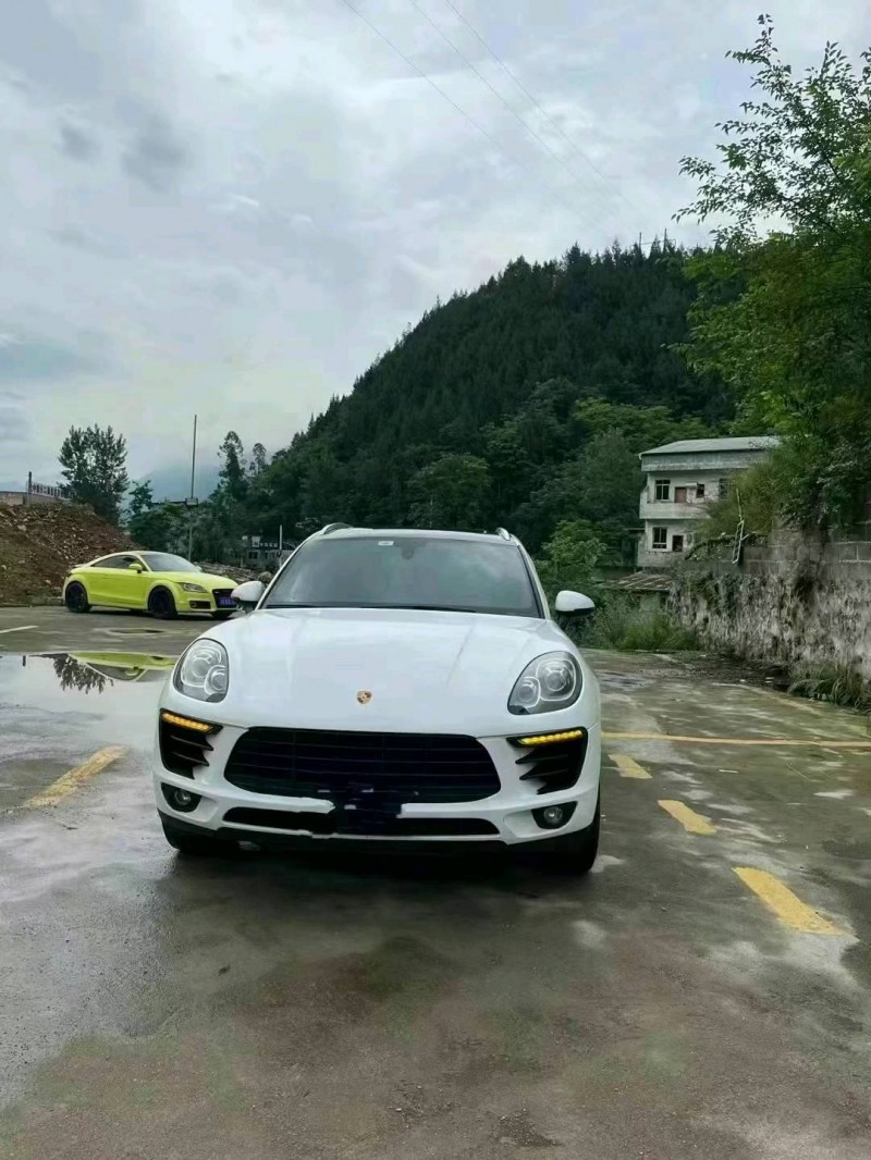 重庆15年保时捷Macan1