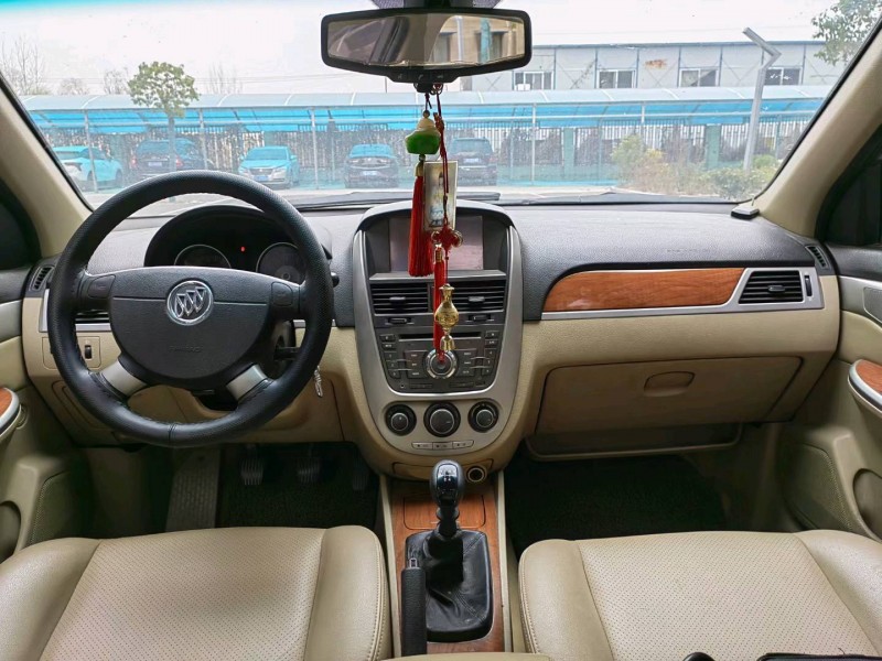 徐州13年别克凯越4