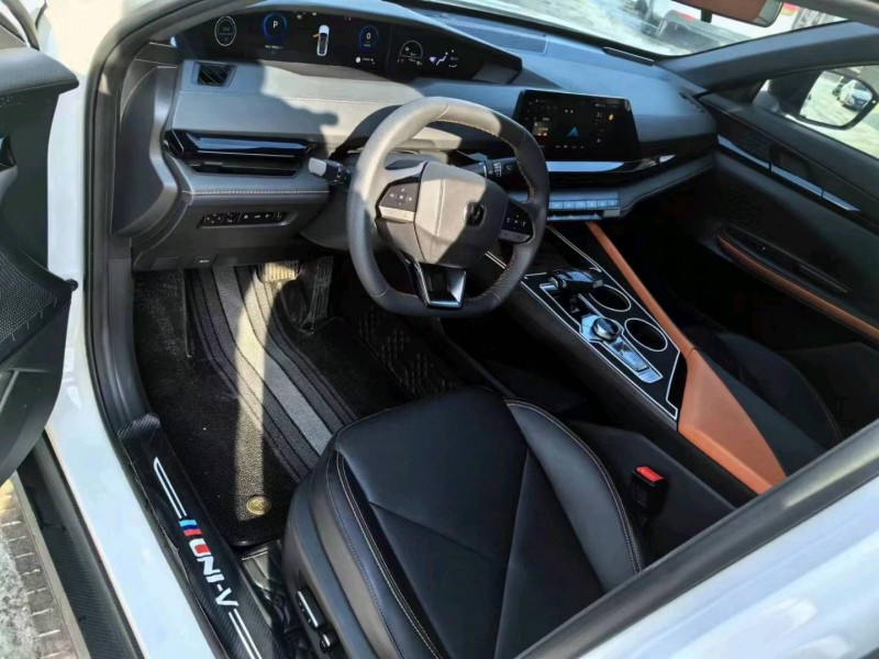 保定23年长安汽车UNI-V8