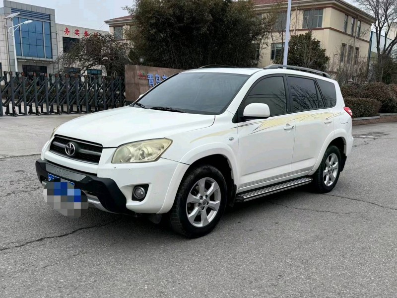 青岛11年丰田RAV42