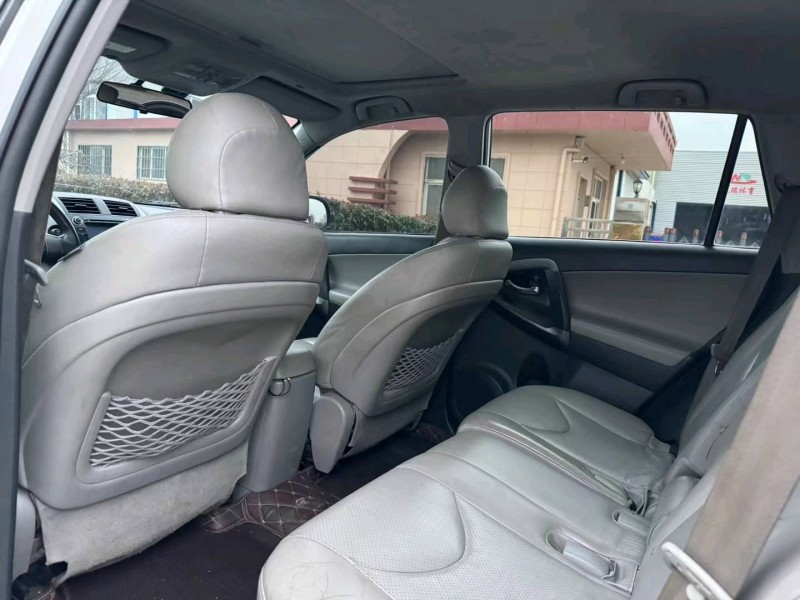 青岛11年丰田RAV44