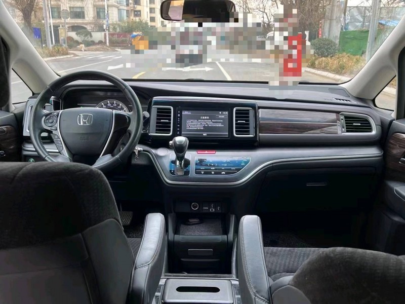 青岛18年本田艾力绅4