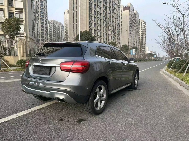 徐州18年奔驰GLA8