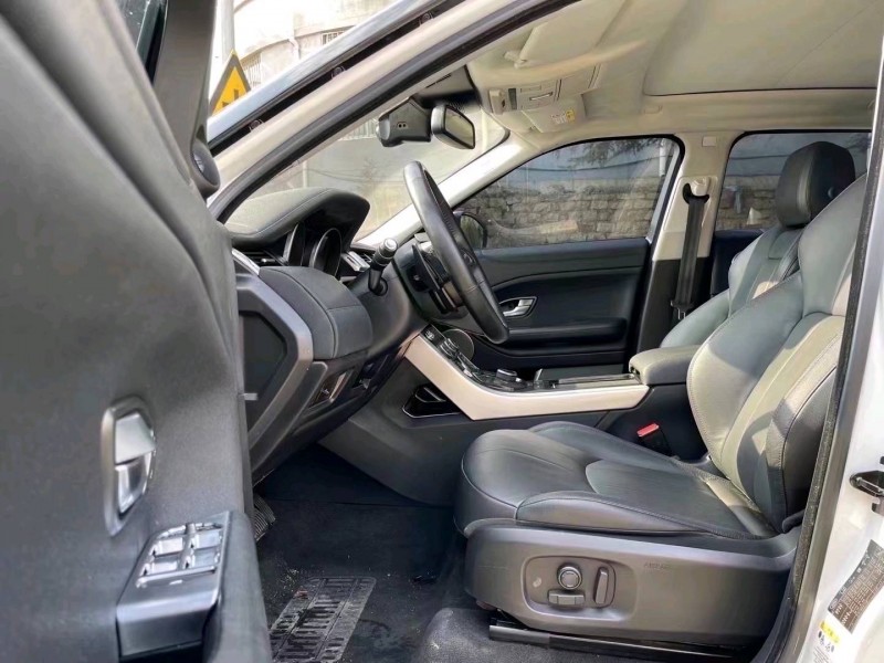 东营17年路虎极光8