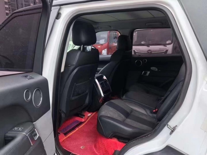 青岛18年路虎揽胜运动4