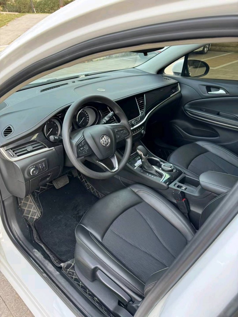 邢台22年别克威朗5