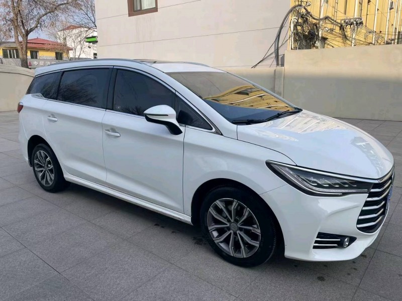 保定19年比亚迪宋MAX3