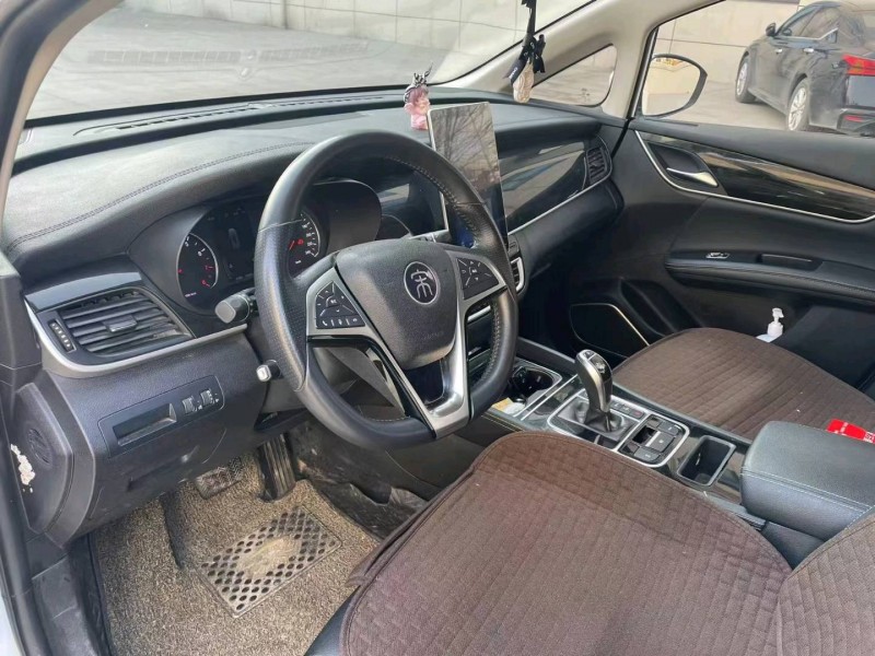 保定19年比亚迪宋MAX9