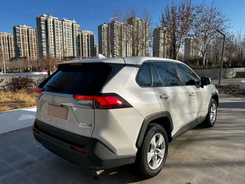 东营21年丰田RAV4荣放3