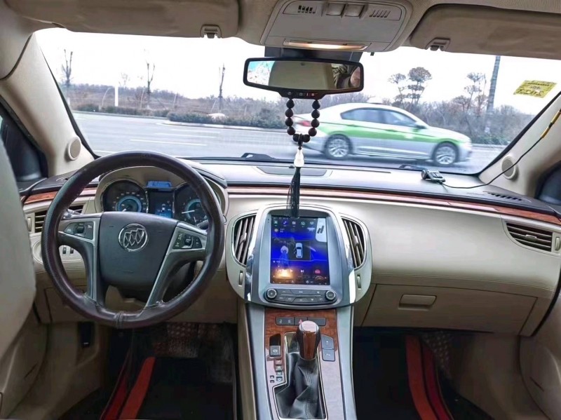 东营11年别克君越5