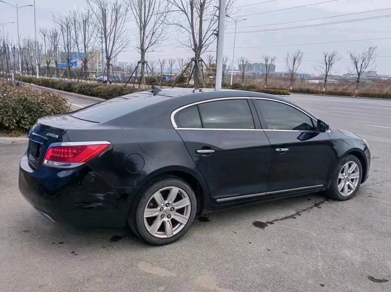 东营11年别克君越6