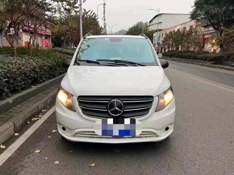 湖州17年奔馳威霆1