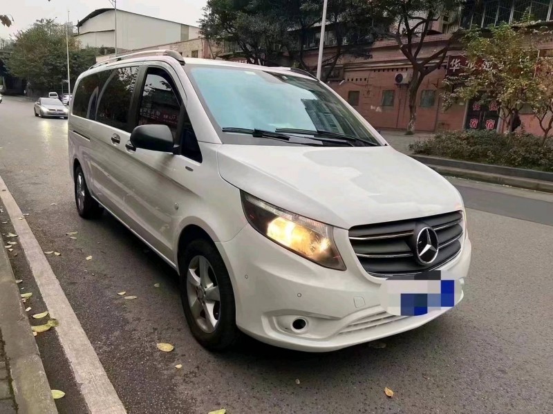 湖州17年奔馳威霆2