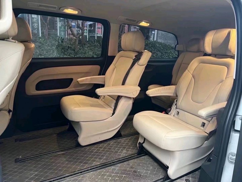 湖州17年奔馳威霆5