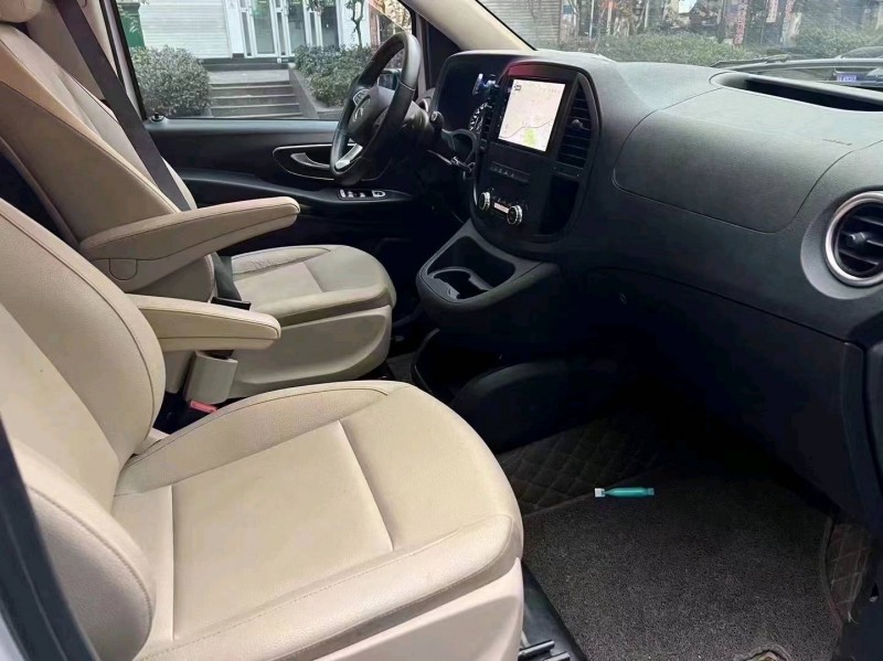 湖州17年奔馳威霆7