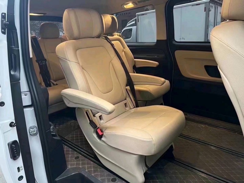 湖州17年奔馳威霆9