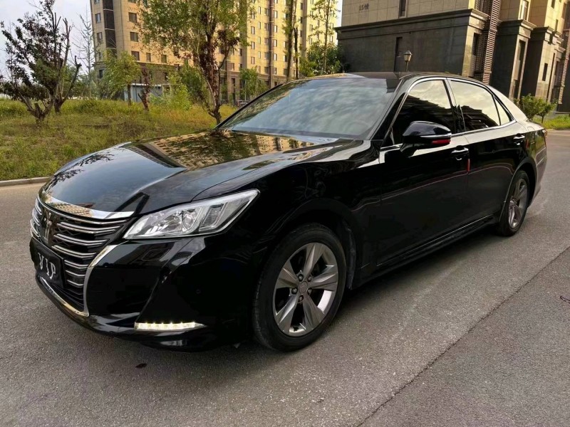 廊坊17年丰田皇冠2