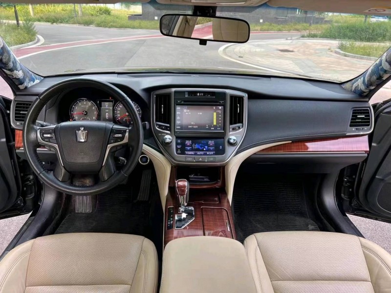 廊坊17年丰田皇冠6