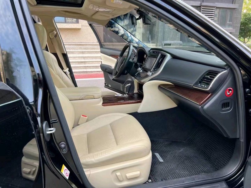 廊坊17年丰田皇冠8