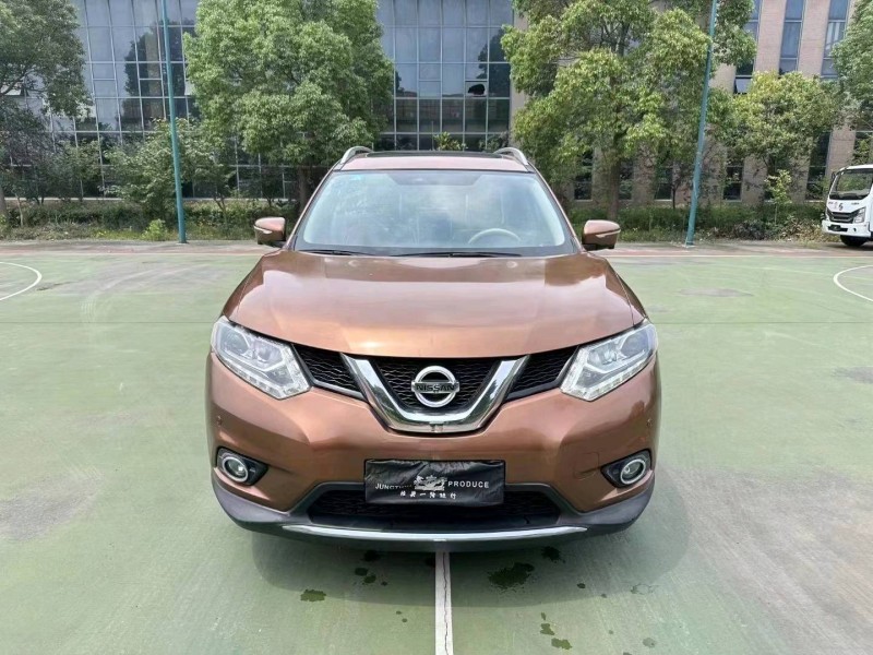 襄陽15年日產奇駿1
