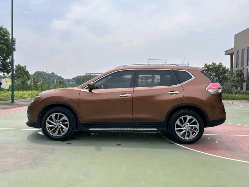 襄陽15年日產奇駿4
