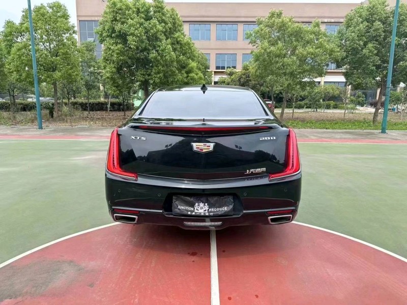 襄陽18年凱迪拉克XT59