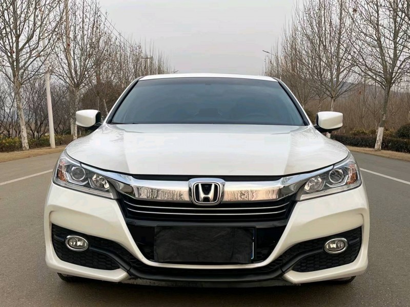 东莞16年本田雅阁1