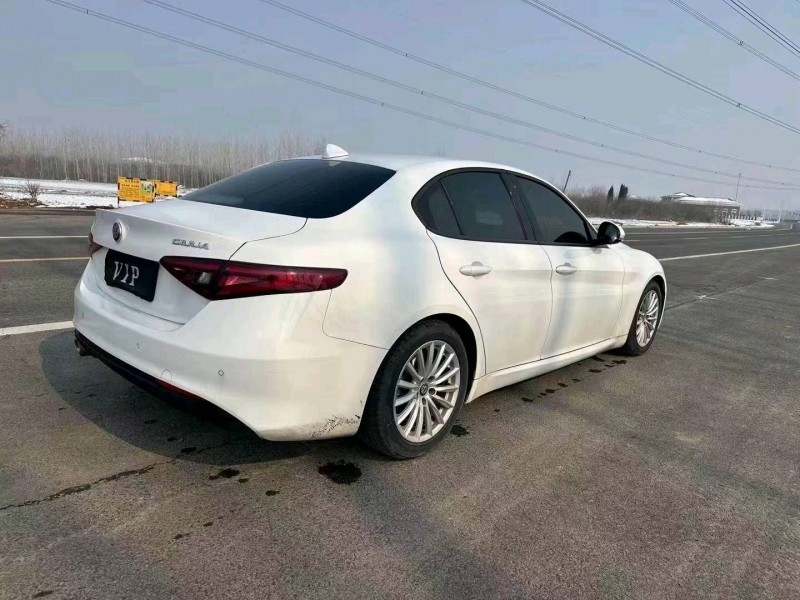 苏州17年阿尔法·罗密欧Giulia6