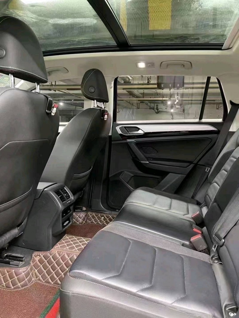 成都20年大众探岳7