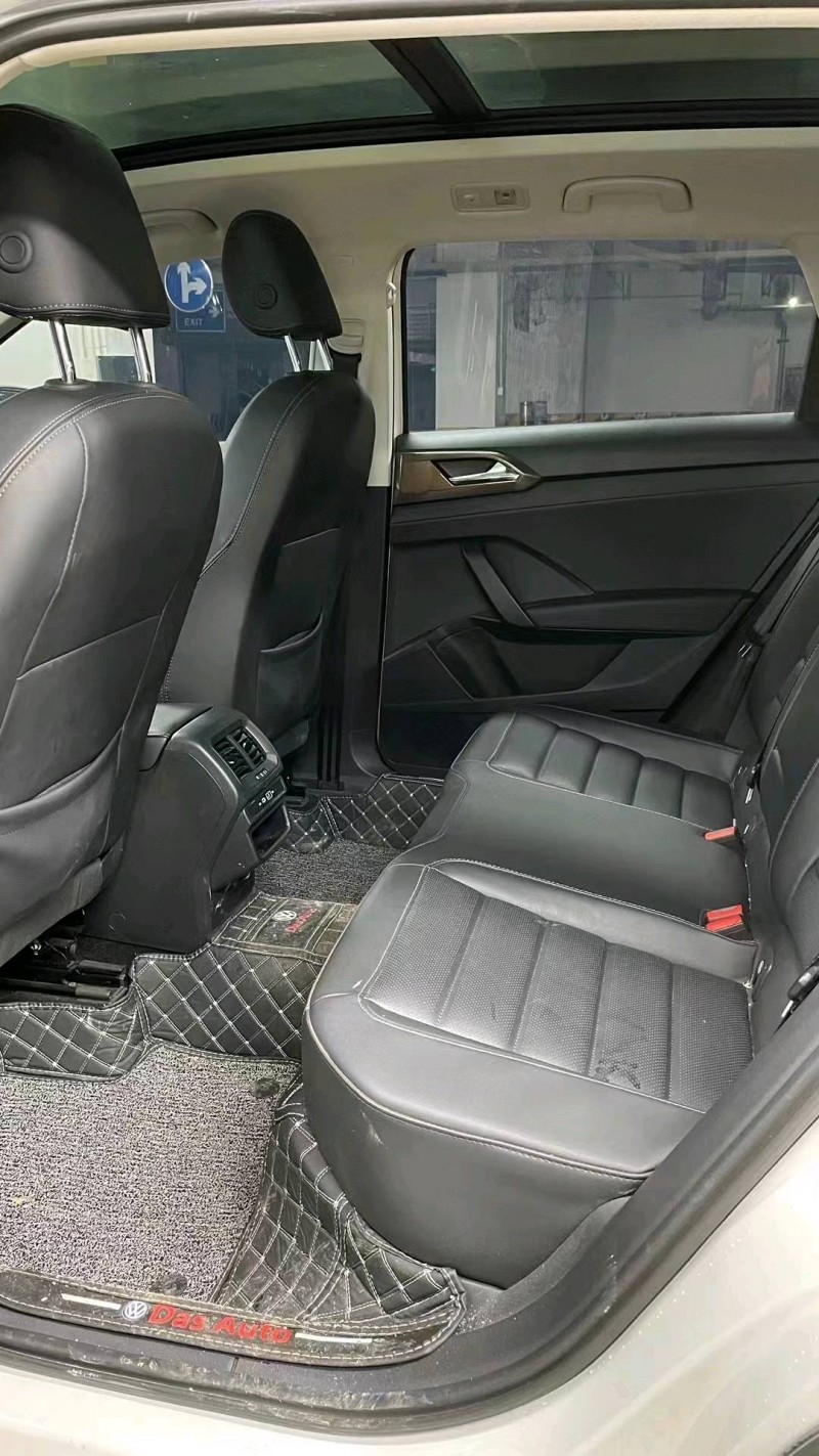 成都21年大众探岳7