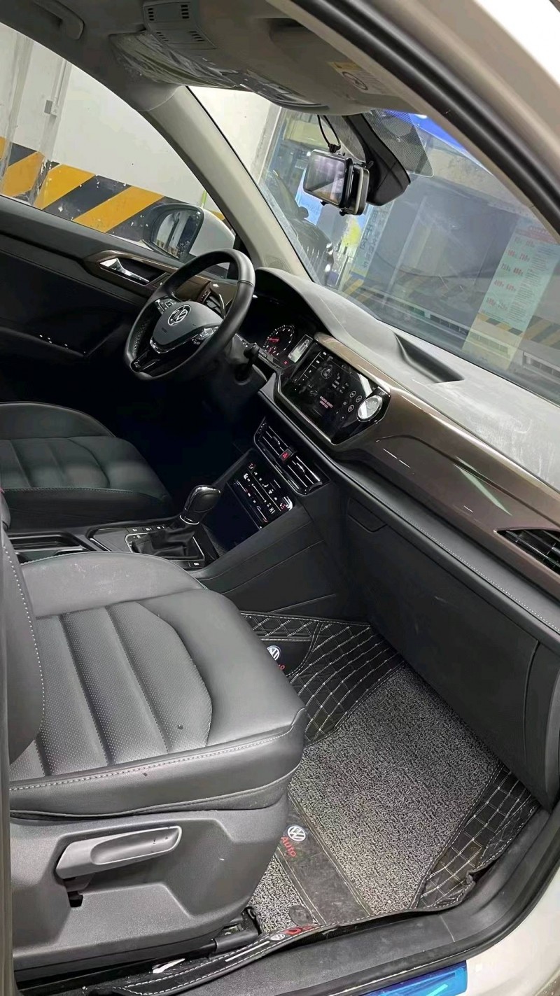 成都21年大众探岳8